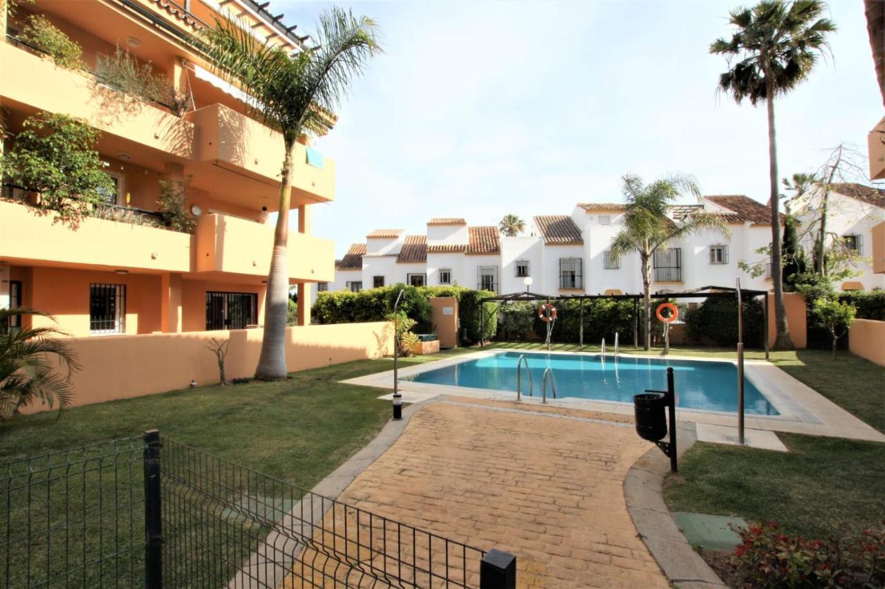 Apartamento Beachfront La Jacaranda Marbella Luaran gambar