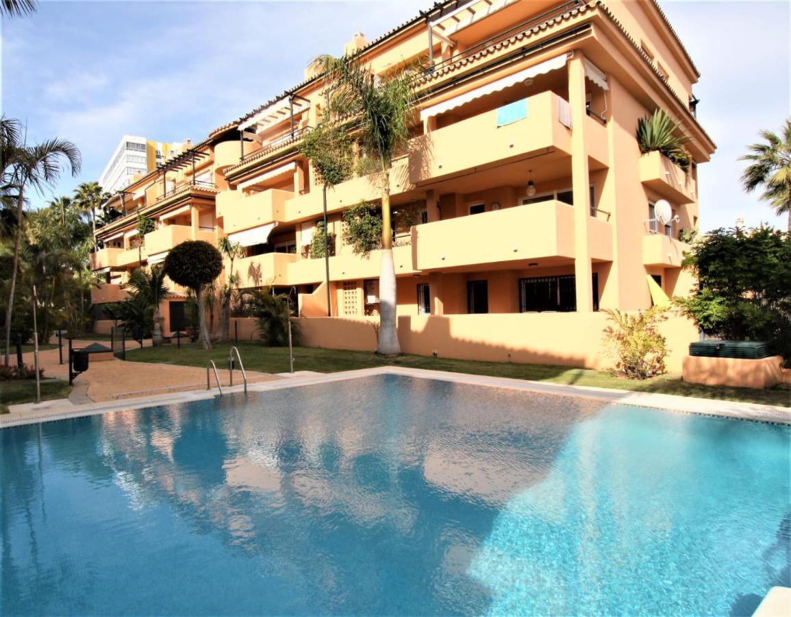 Apartamento Beachfront La Jacaranda Marbella Luaran gambar